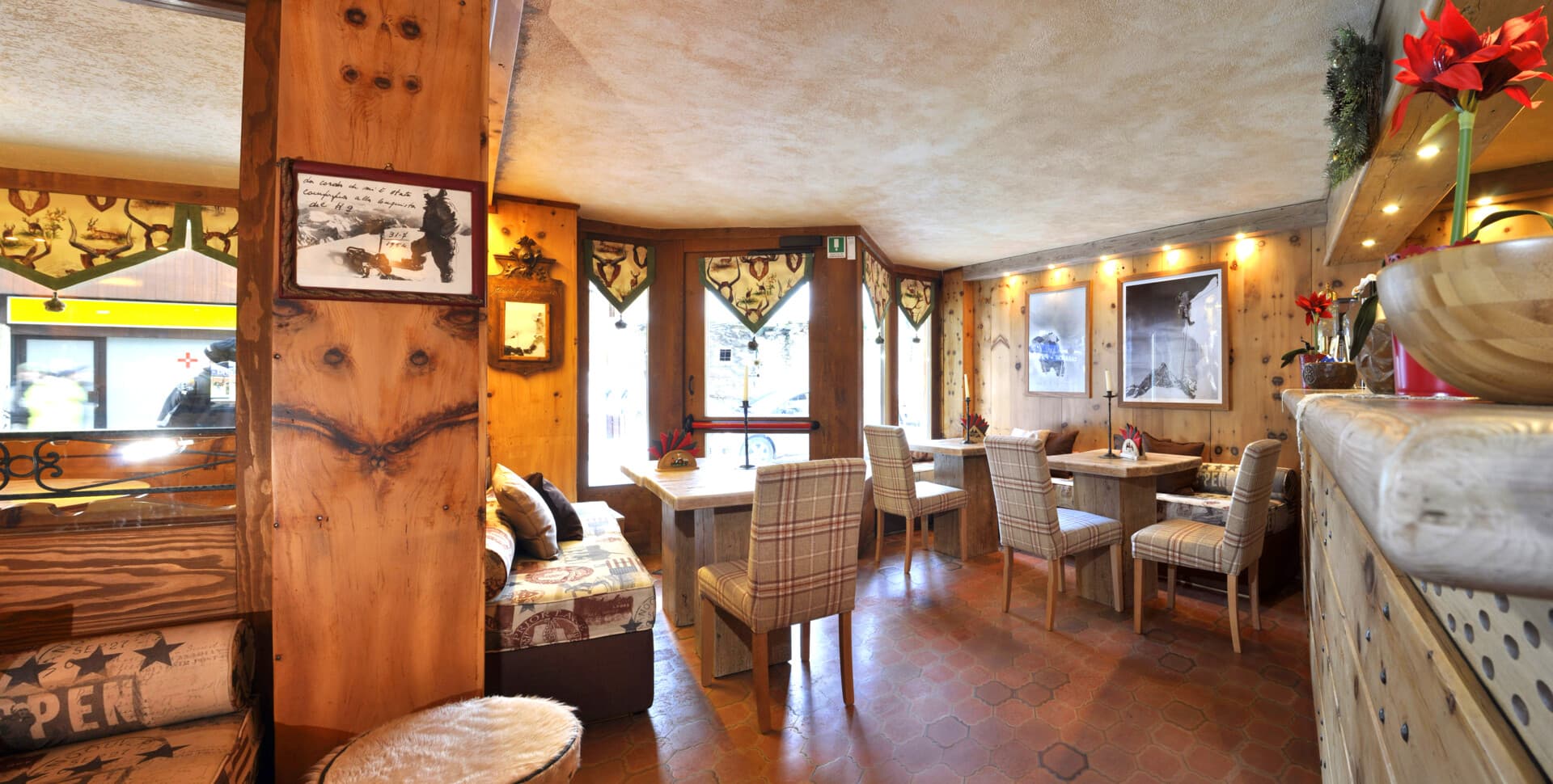 Cozy bar and sitting room for après-ski drinks in Cervinia